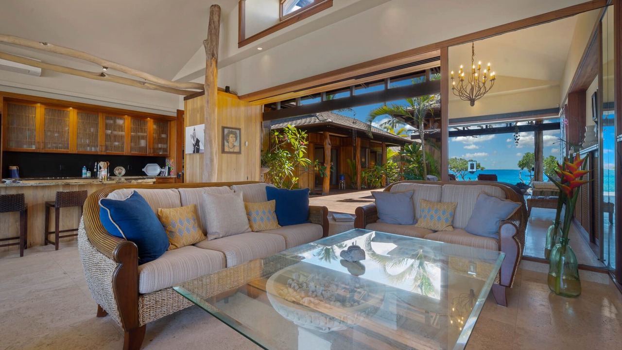 Photo of Livingroom in Kahaluu-Keauhou