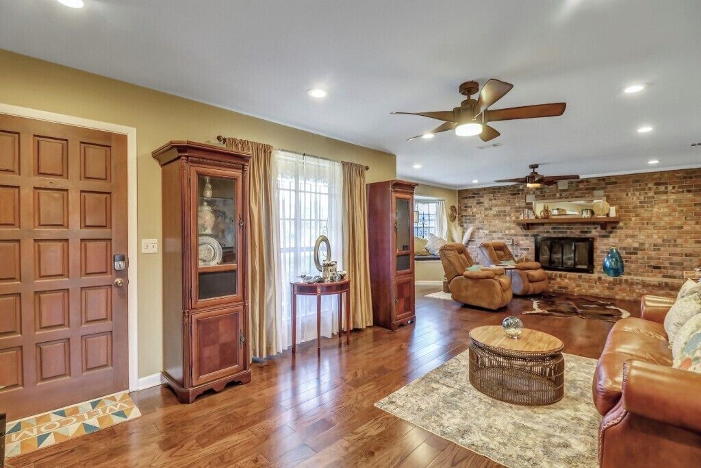 Photo of Livingroom in Midtown