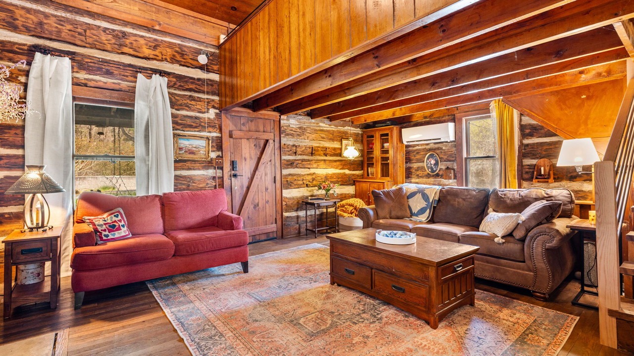 Photo of Livingroom in Linville Falls