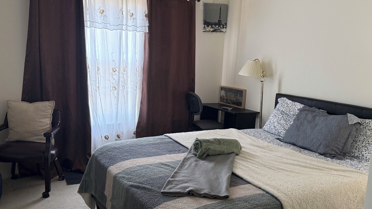 Photo of Bedroom in East Highland Park