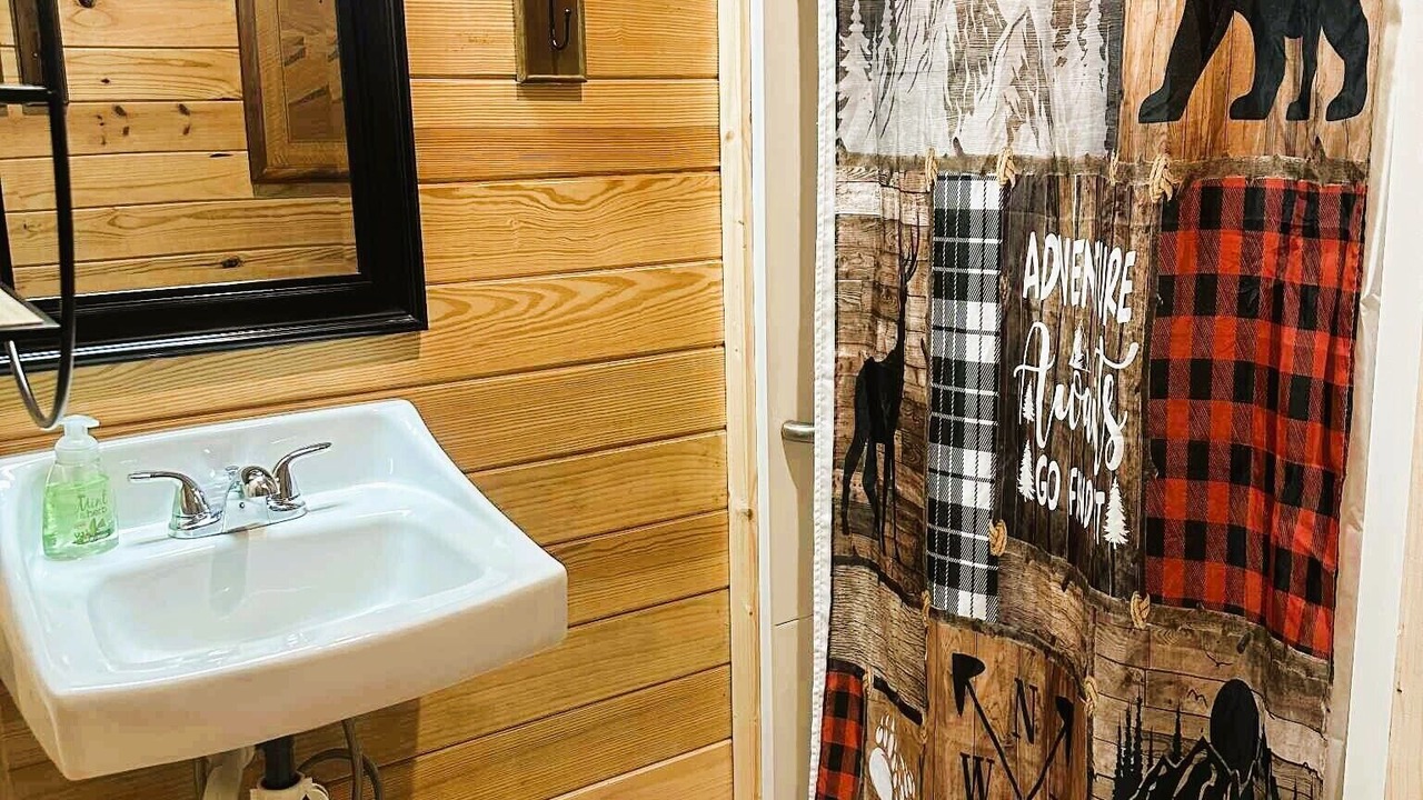 Photo of Bathroom in Newland