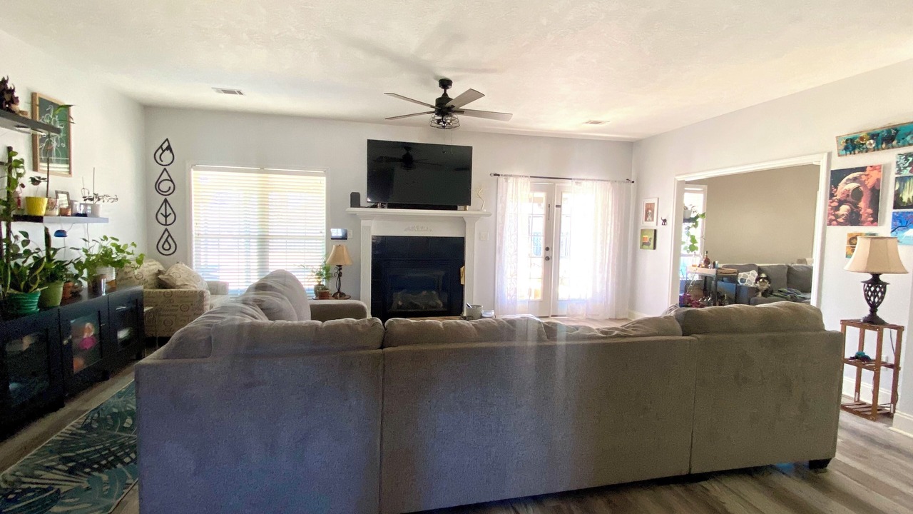 Photo of Livingroom in Evans