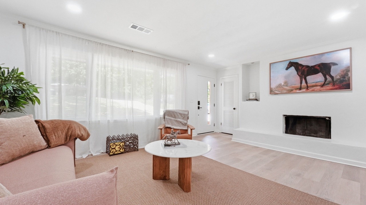 Photo of Livingroom in Buford