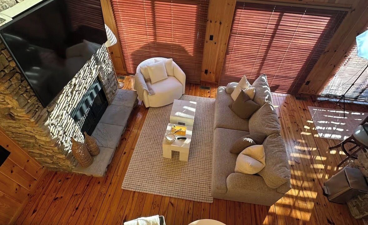 Photo of Livingroom in Six Mile