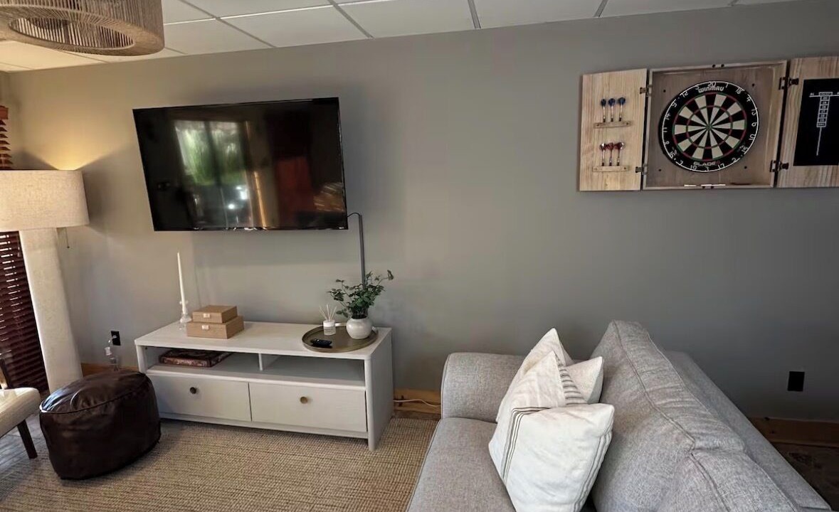 Photo of Livingroom in Six Mile