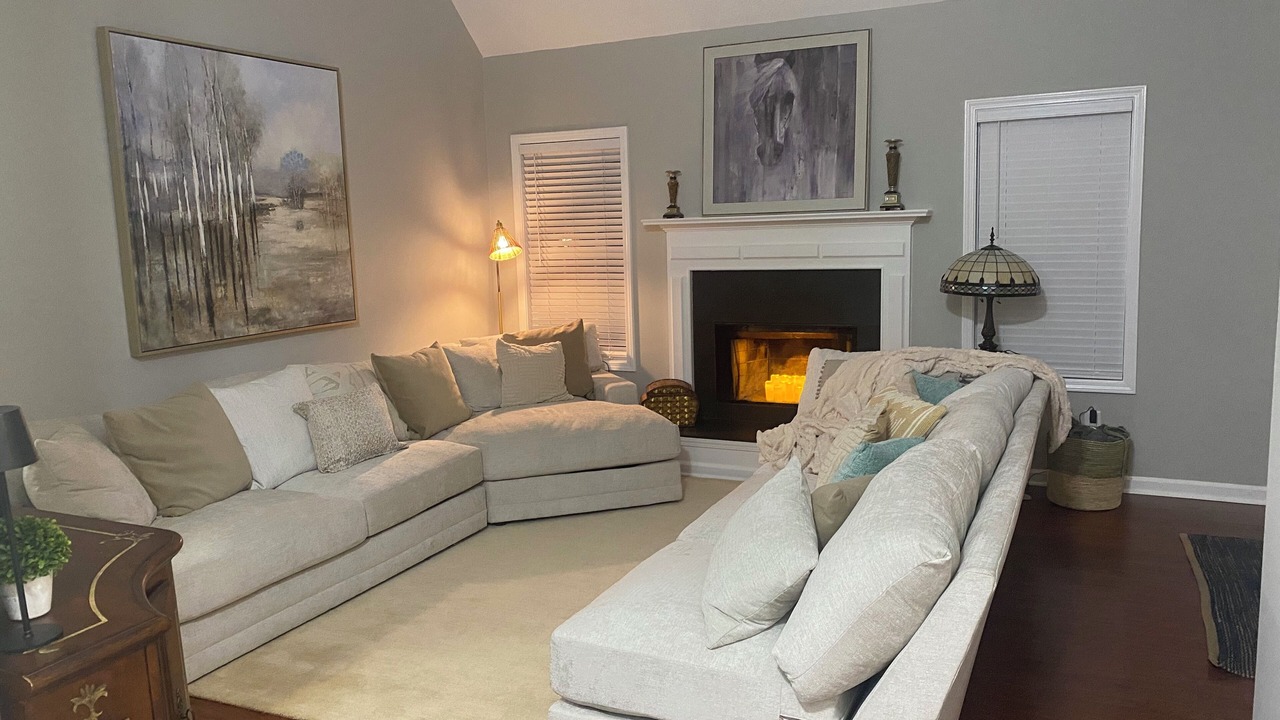 Photo of Livingroom in Commerce