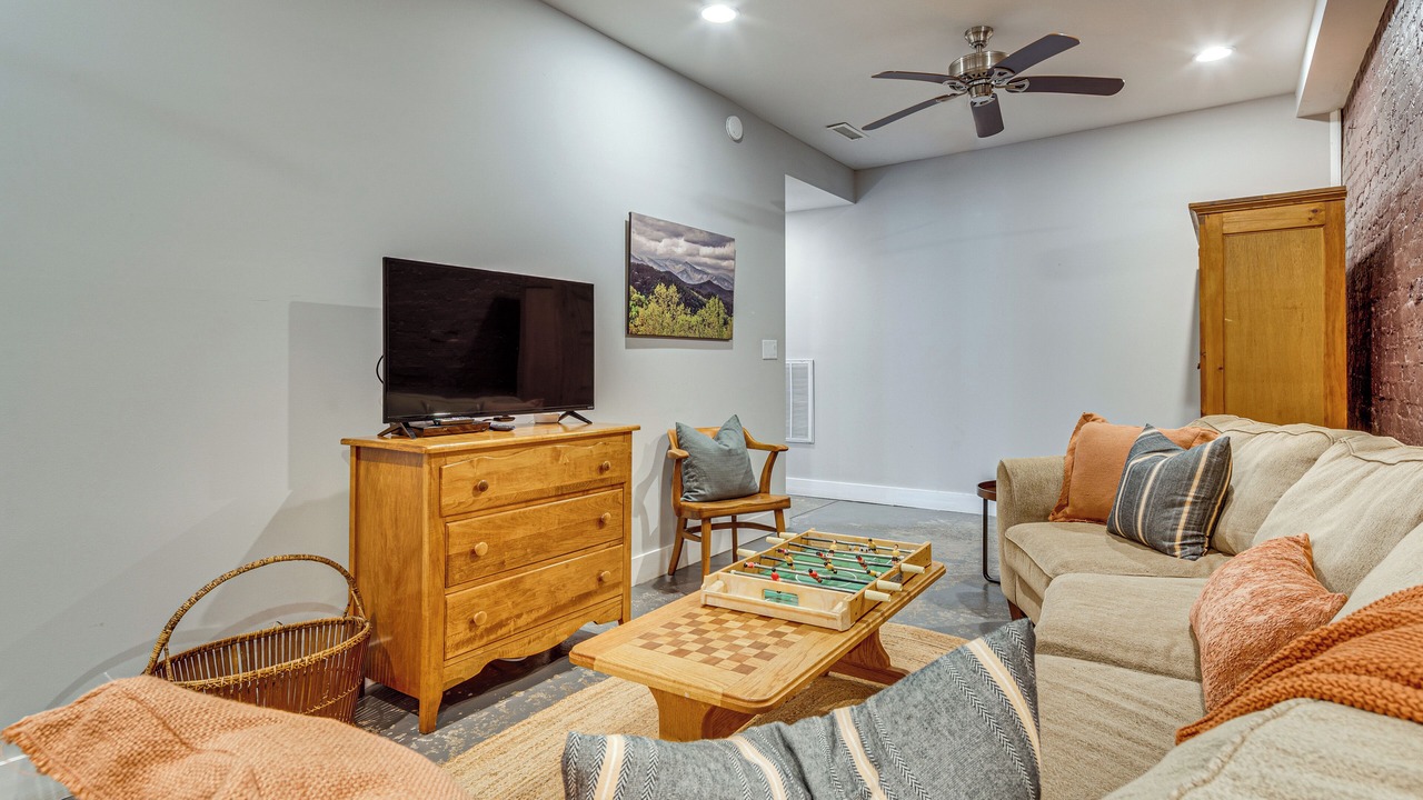 Photo of Livingroom in Saluda