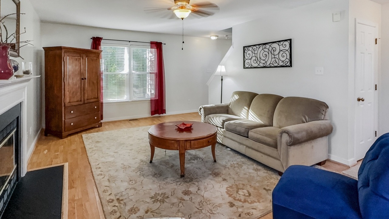 Photo of Livingroom in Glen Allen