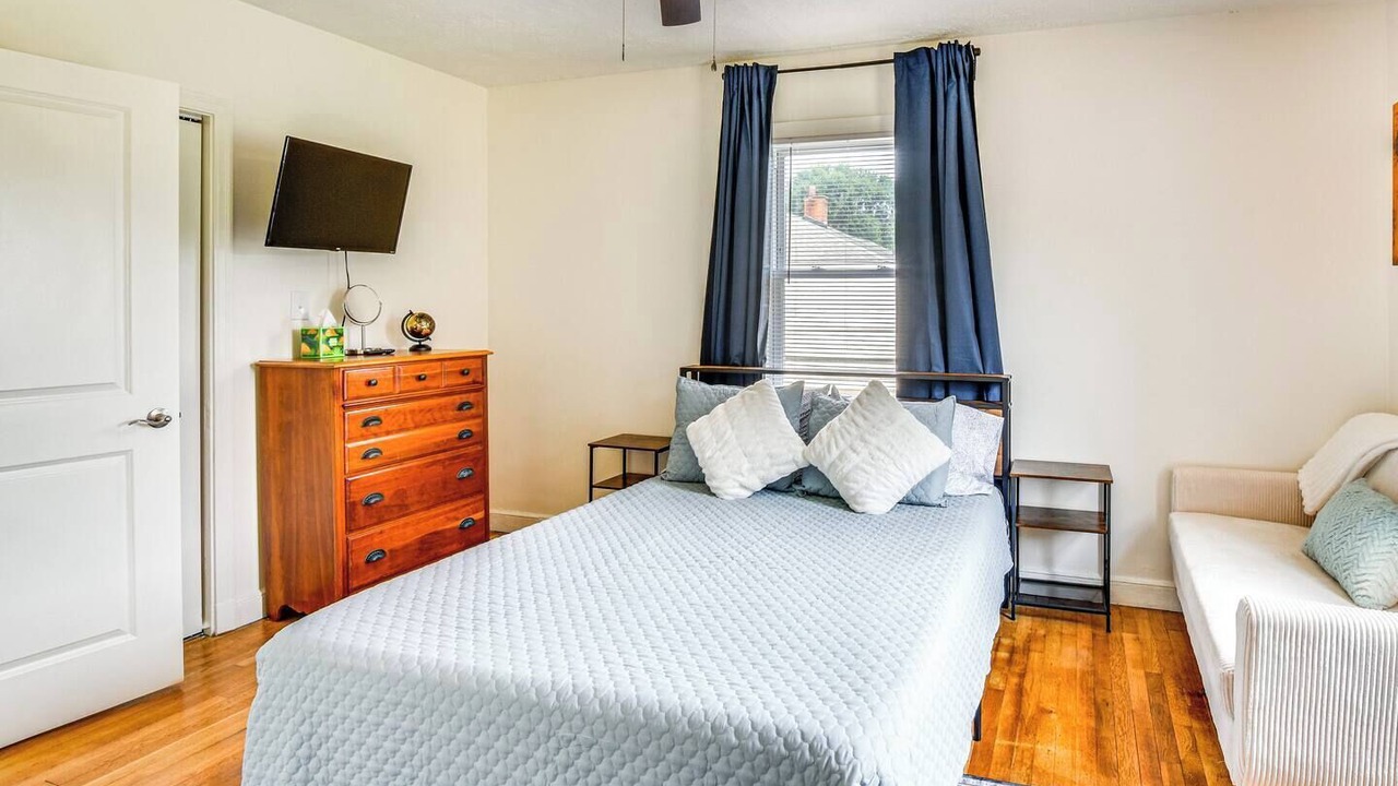 Photo of Bedroom in Seneca