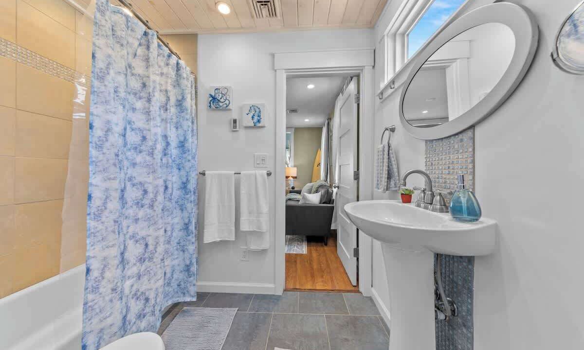 Photo of Bathroom in Willoughby Spit