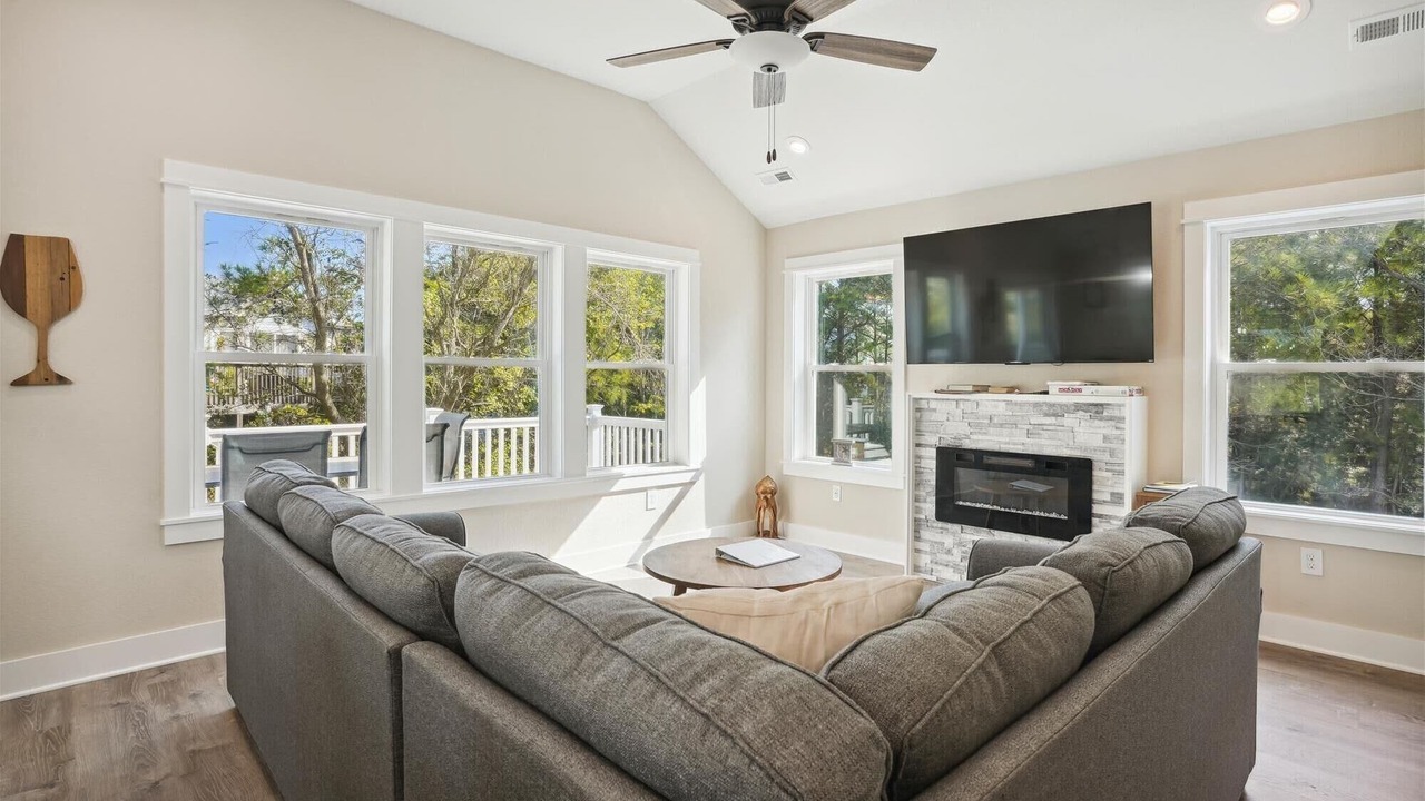 Photo of Bedroom in Monteray Shores