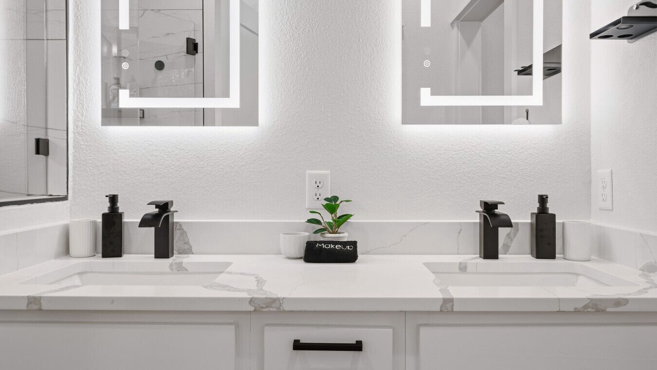 Photo of Bathroom in Montopolis
