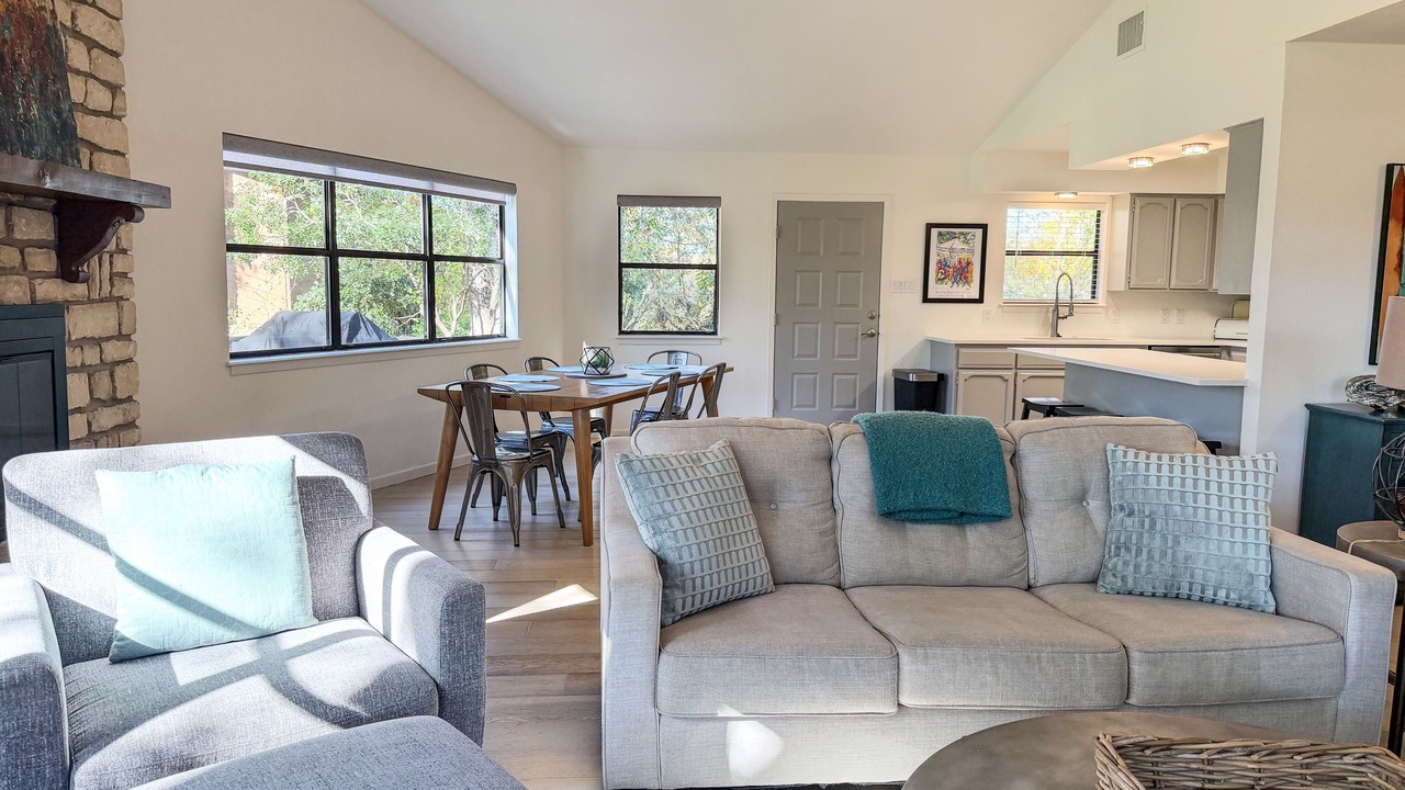 Photo of Livingroom in Horseshoe Bay