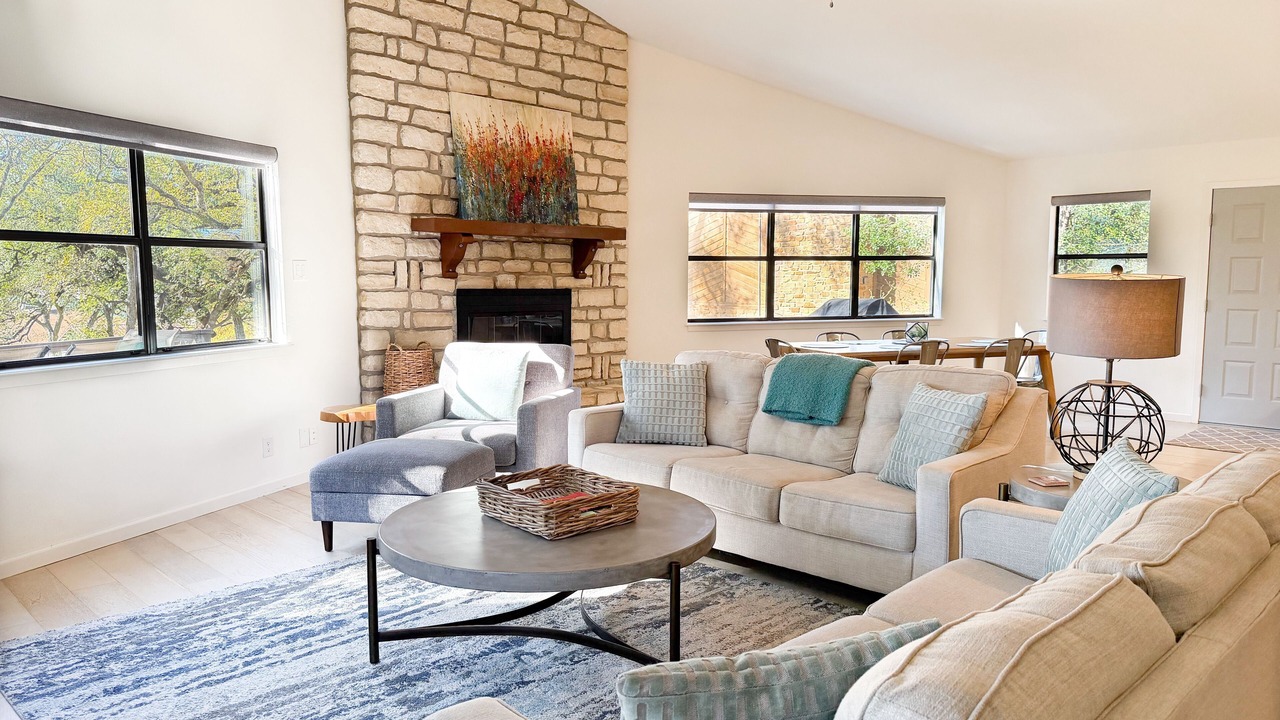 Photo of Livingroom in Horseshoe Bay
