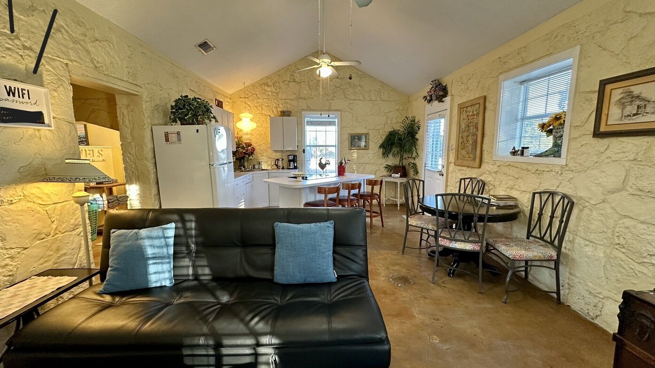 Photo of Livingroom in Bandera