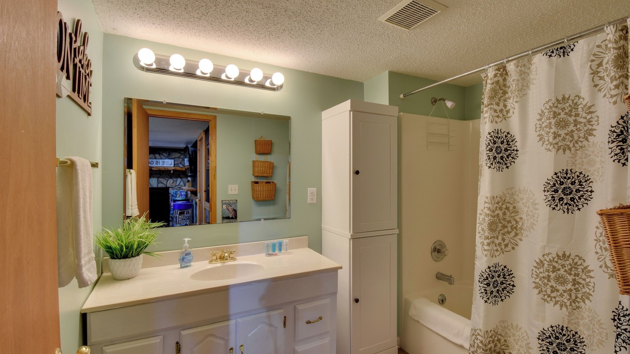 Photo of Bathroom in Townville