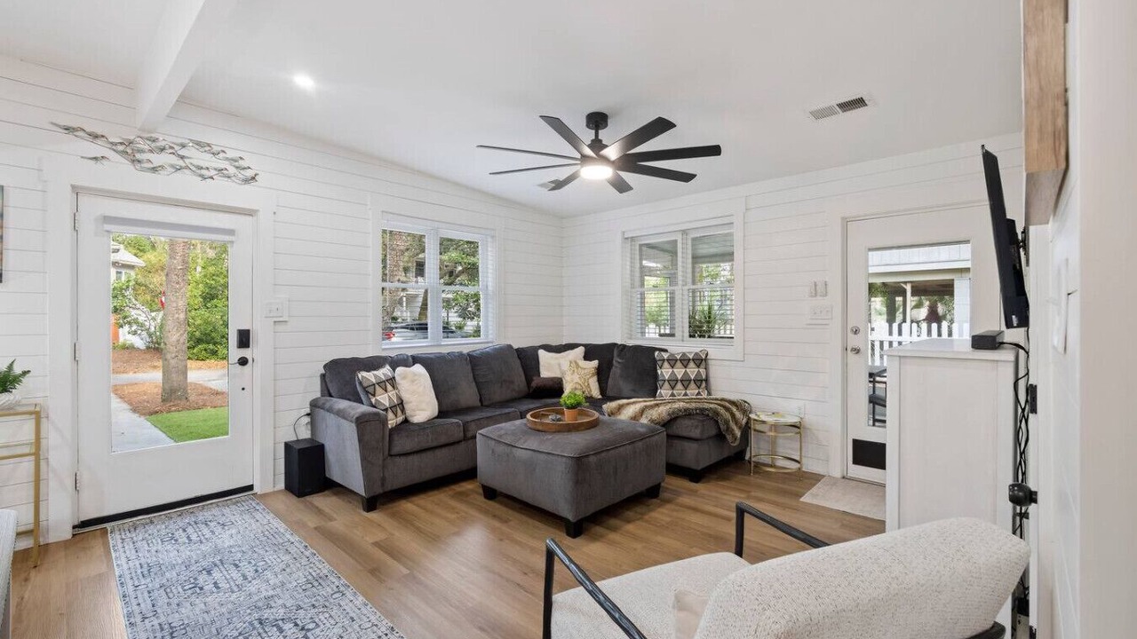 Photo of Livingroom in North Forest Beach