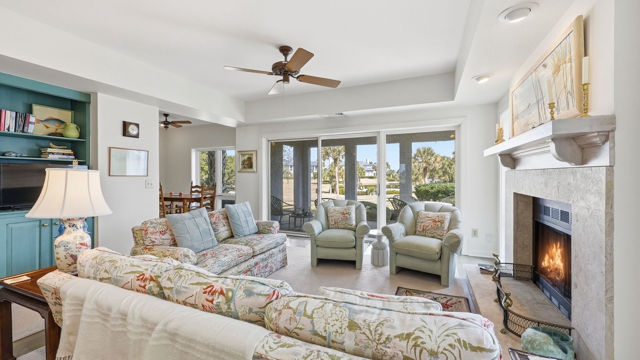 Photo of Livingroom in Debordieu Colony