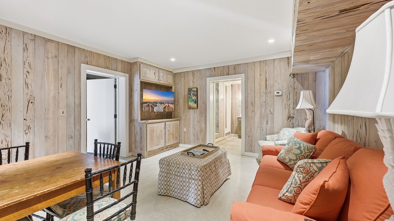 Photo of Livingroom in Debordieu Colony