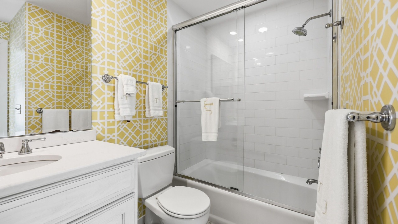 Photo of Bathroom in Debordieu Colony