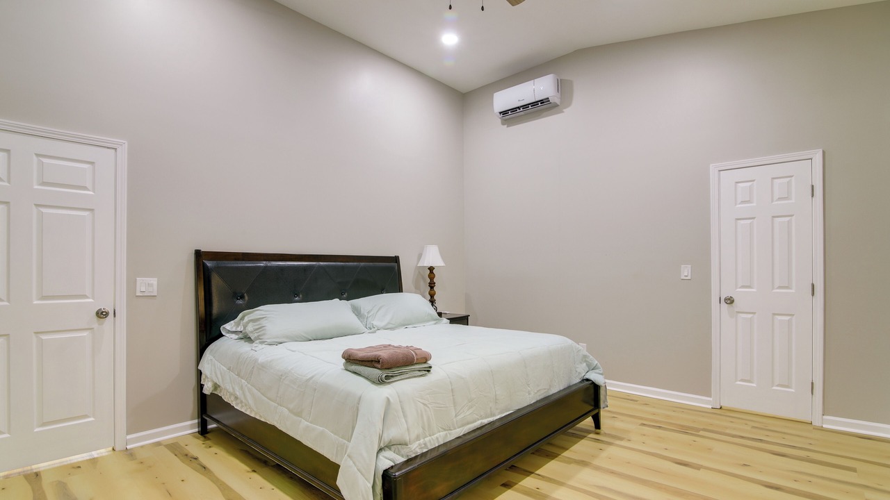 Photo of Bedroom in Banks County