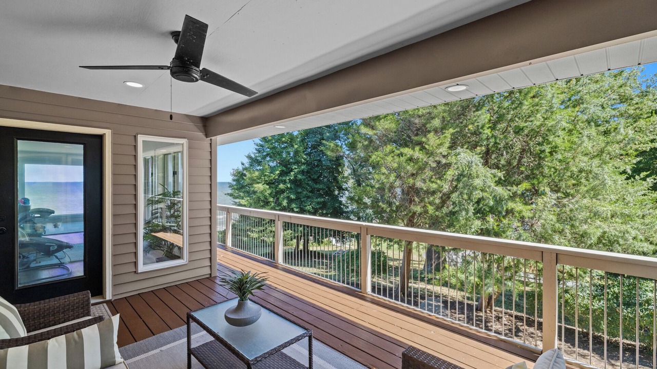 Photo of Patio Balcony in Calvert Beach-Long Beach