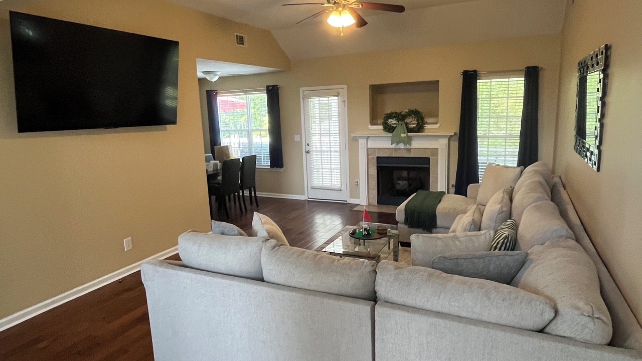 Photo of Livingroom in Warrenville