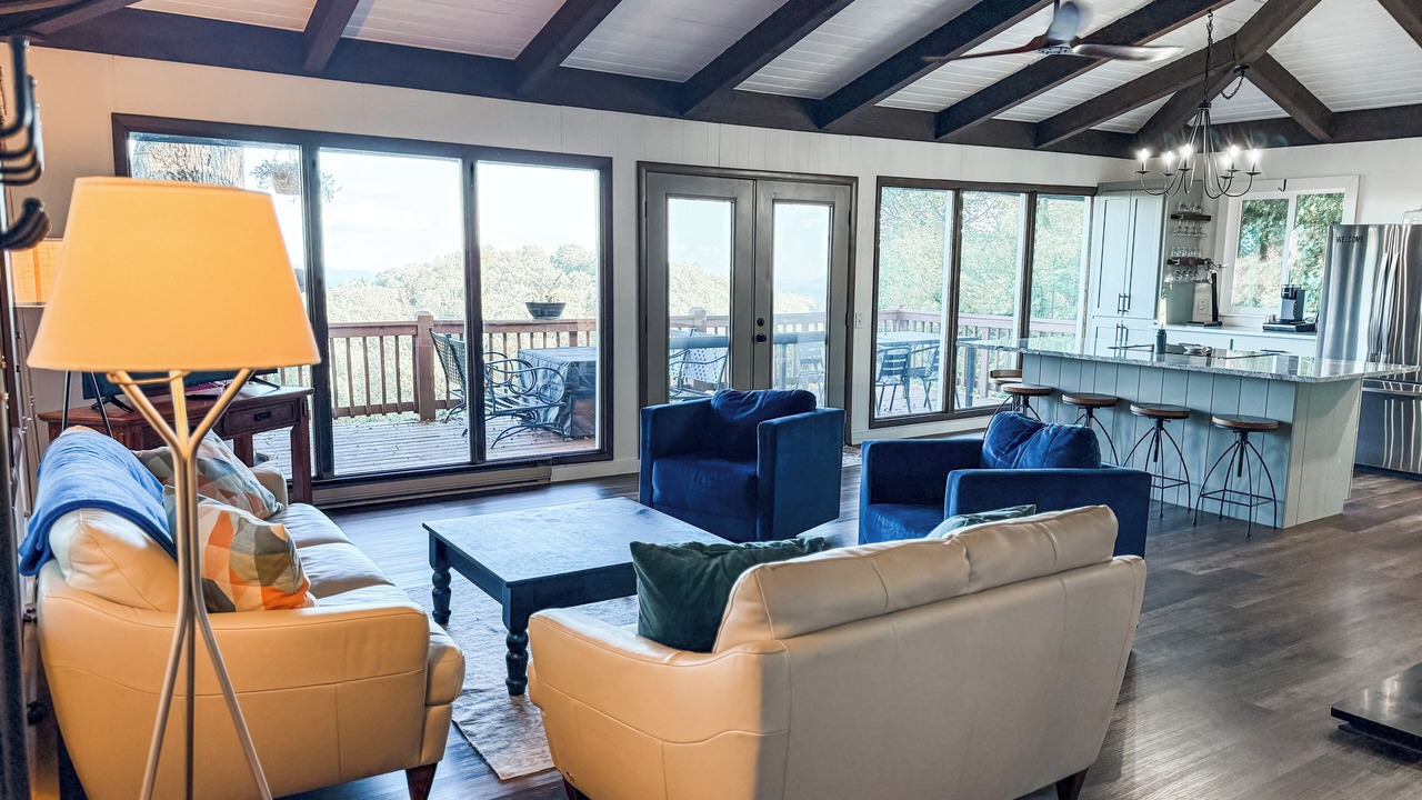 Photo of Livingroom in Dan River