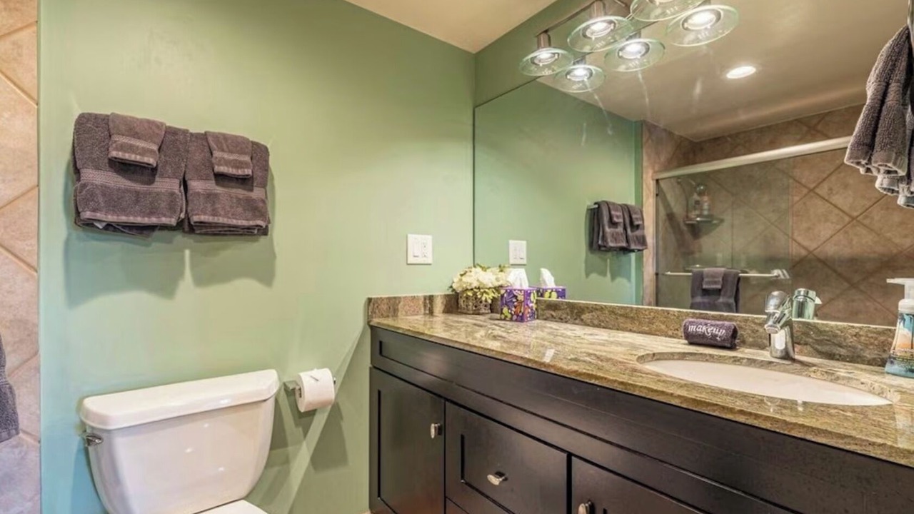 Photo of Bathroom in Historic Kailua Village