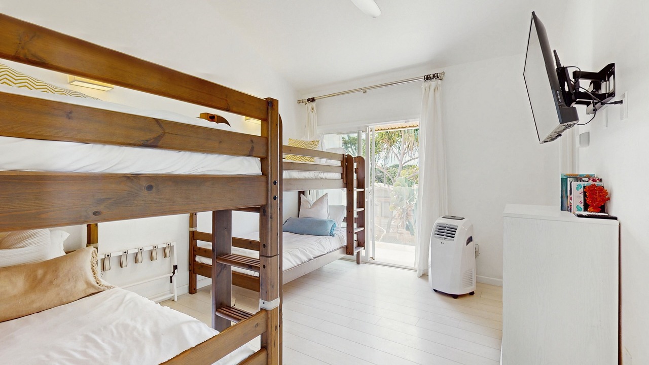 Photo of Bedroom in Makaha