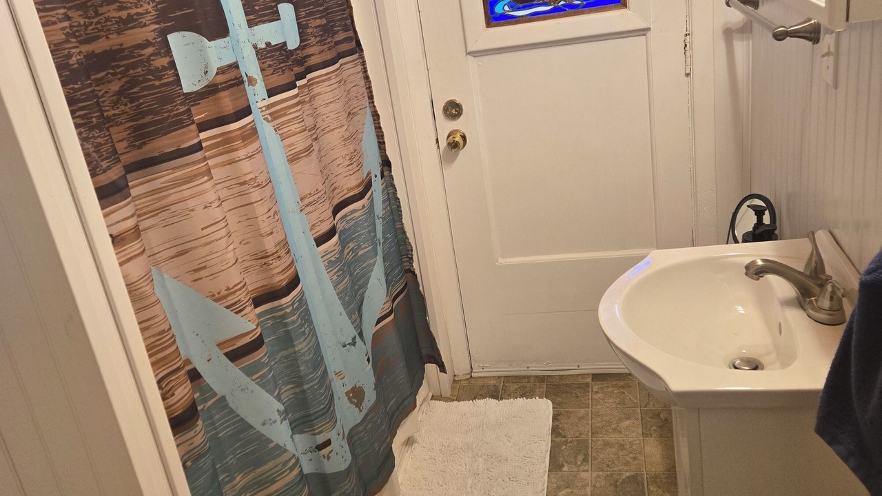 Photo of Bathroom in Garden City