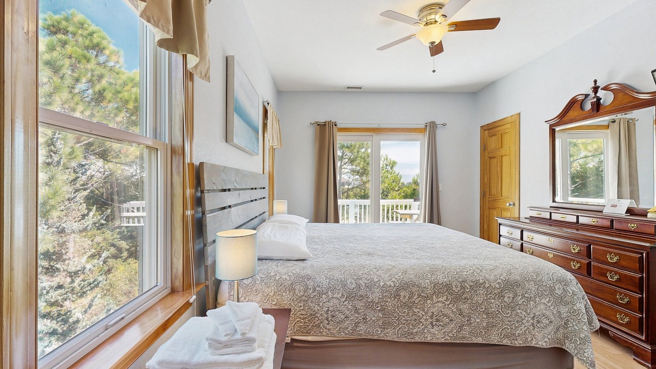 Photo of Bedroom in Wind Over Waves