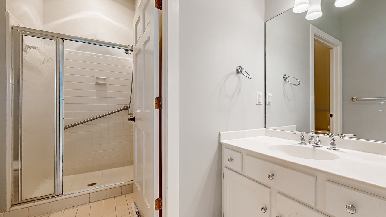Photo of Bathroom in Vanderhorst Plantation