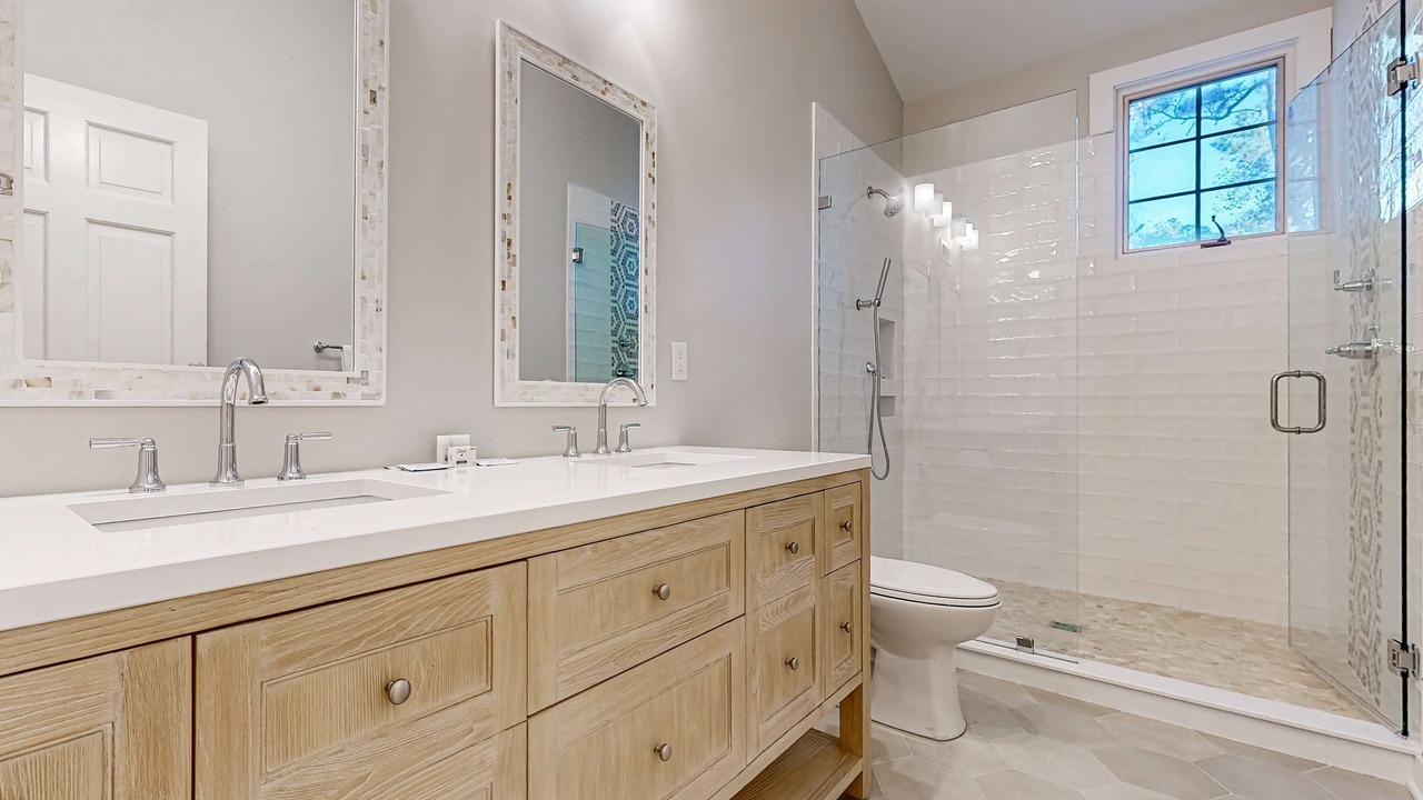 Photo of Bathroom in Vanderhorst Plantation