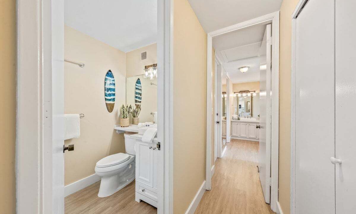 Photo of Bathroom in Historic Lahaina Front Street