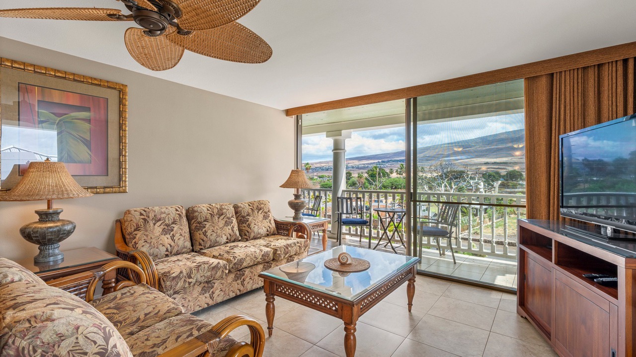 Photo of Livingroom in Historic Lahaina Front Street