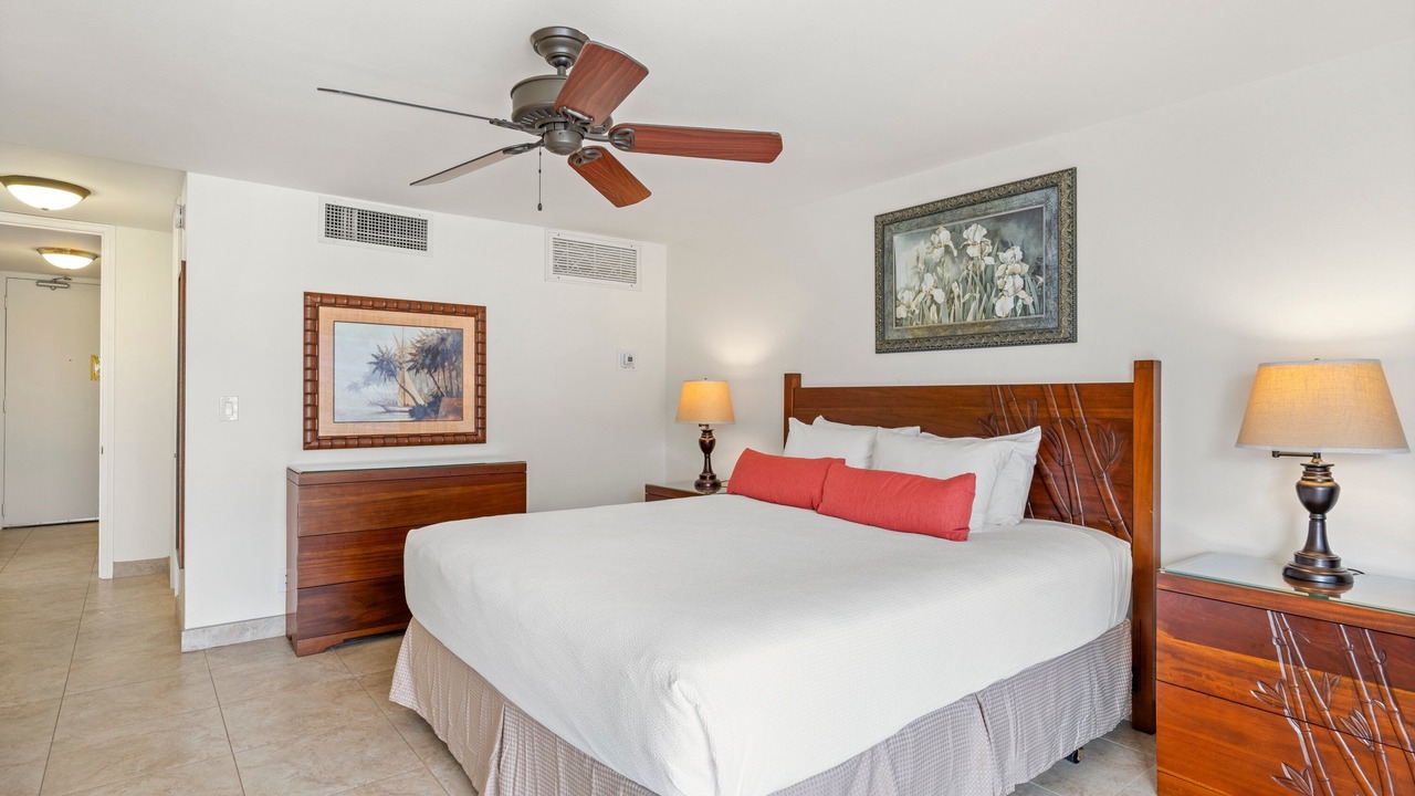 Photo of Bedroom in Historic Lahaina Front Street