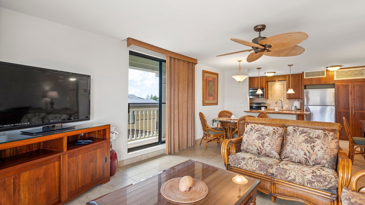 Photo of Livingroom in Historic Lahaina Front Street