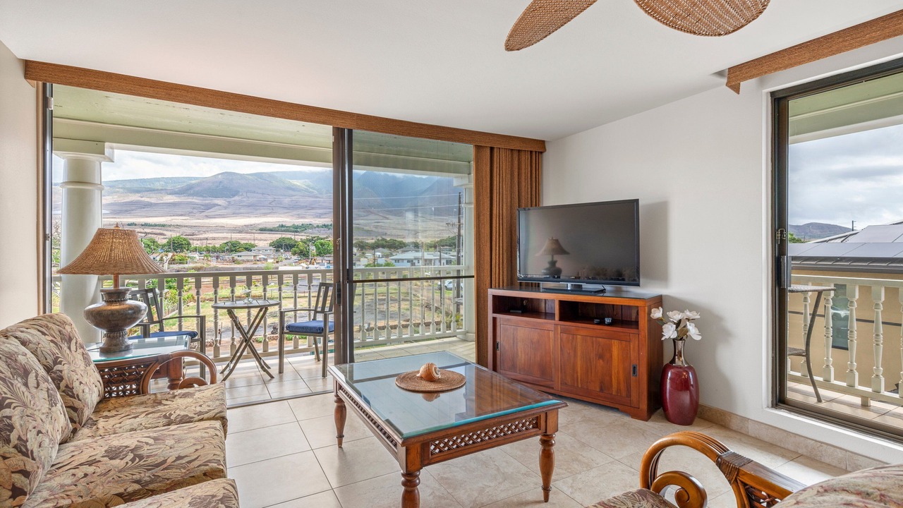 Photo of Livingroom in Historic Lahaina Front Street