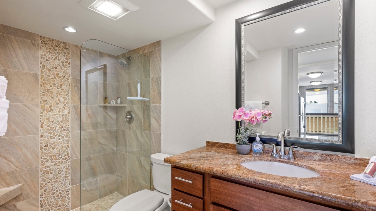 Photo of Bathroom in Historic Lahaina Front Street