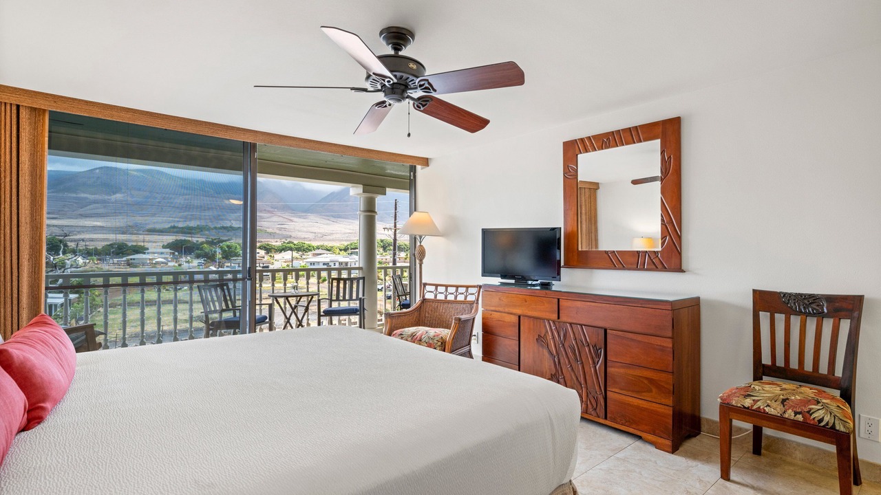 Photo of Bedroom in Historic Lahaina Front Street