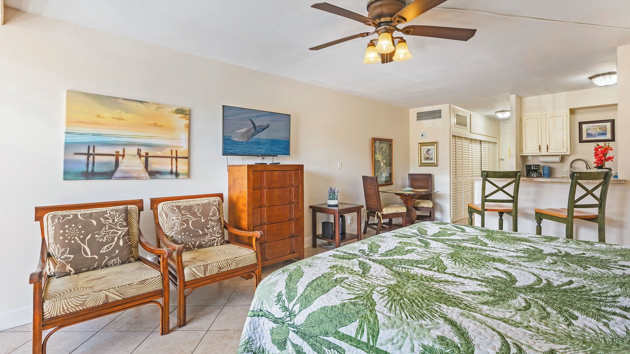 Photo of Bedroom in Historic Lahaina Front Street