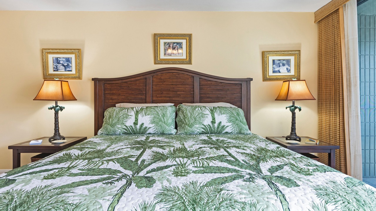 Photo of Bedroom in Historic Lahaina Front Street