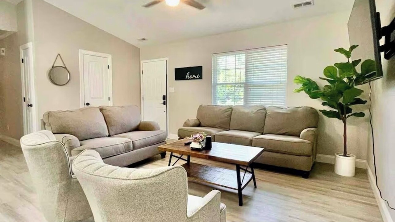 Photo of Livingroom in McCutcheon Field