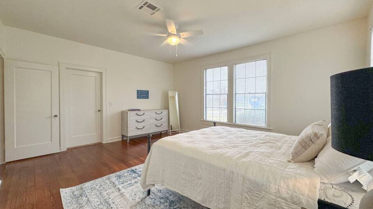 Photo of Bedroom in Austin Ave.