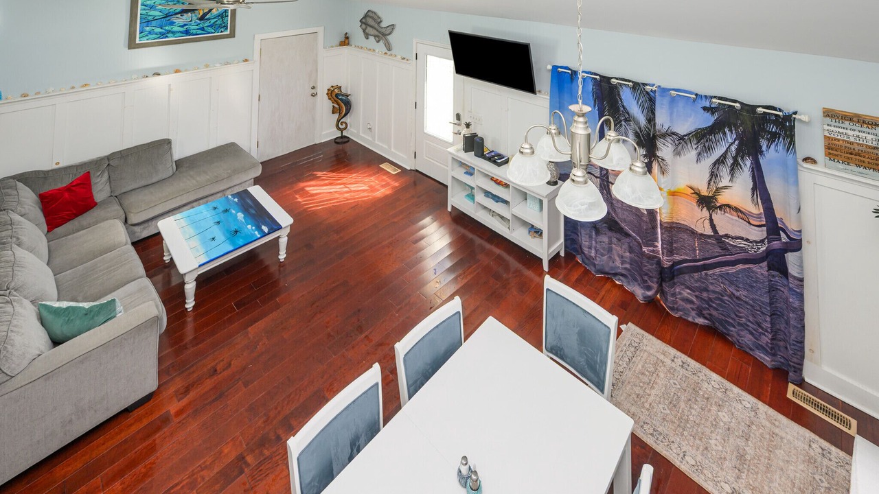 Photo of Livingroom in Long Bay Estates
