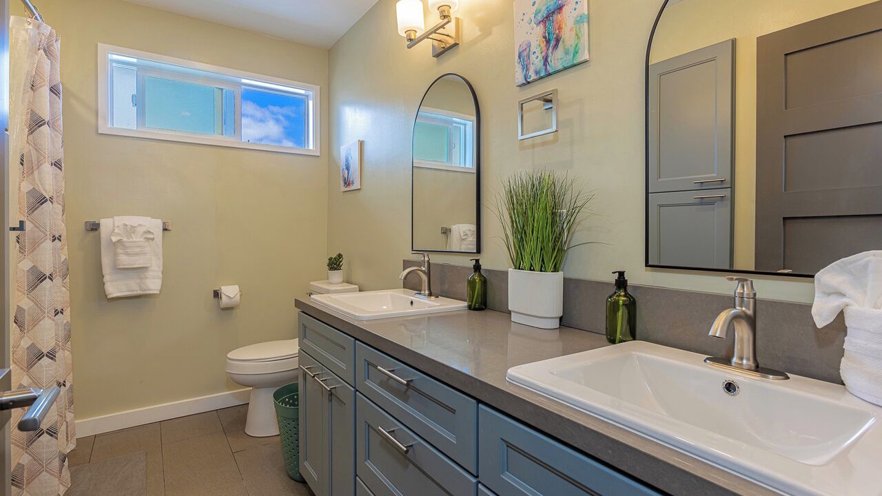 Photo of Bathroom in Wailuku