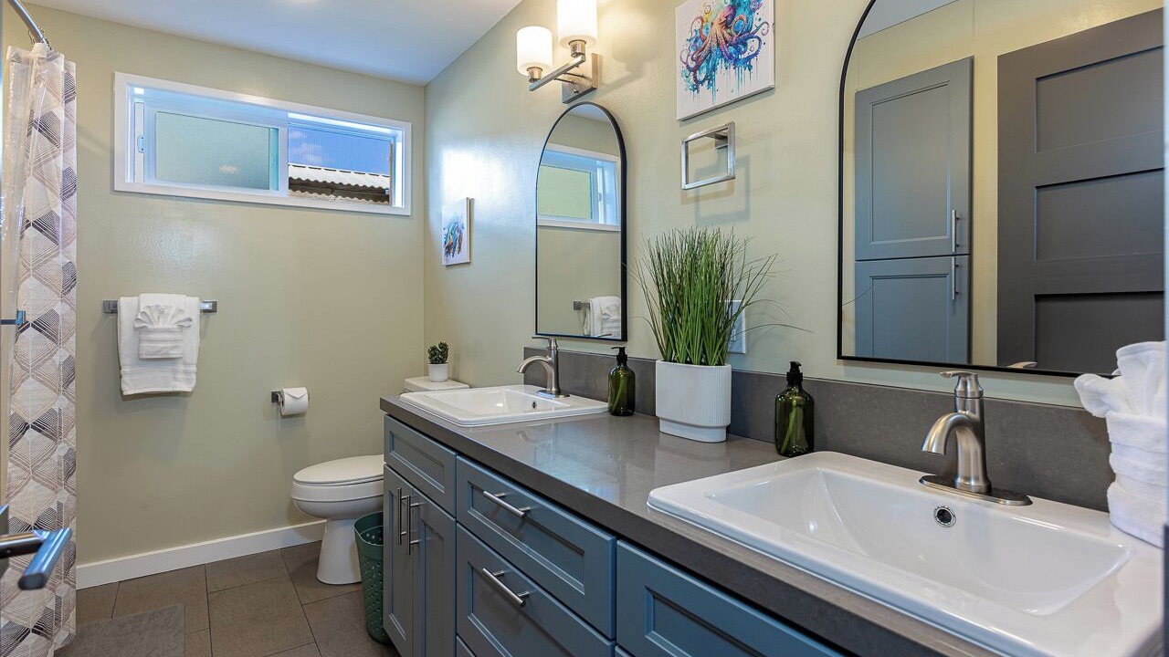 Photo of Bathroom in Wailuku