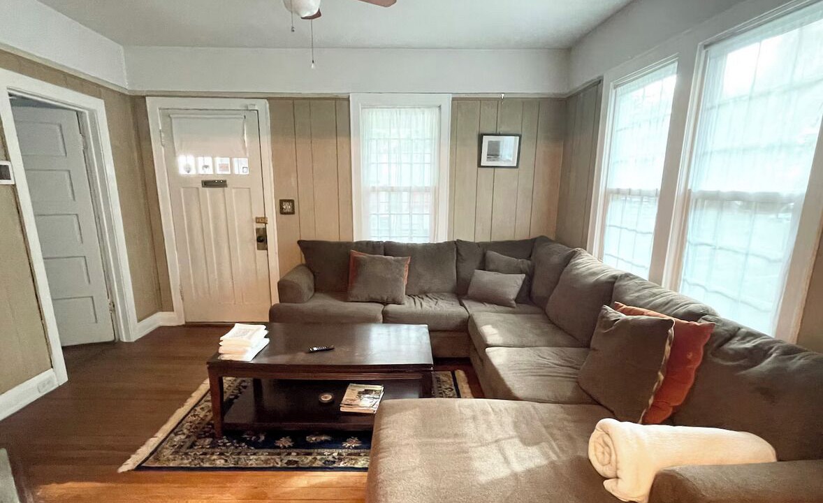 Photo of Livingroom in Midtown