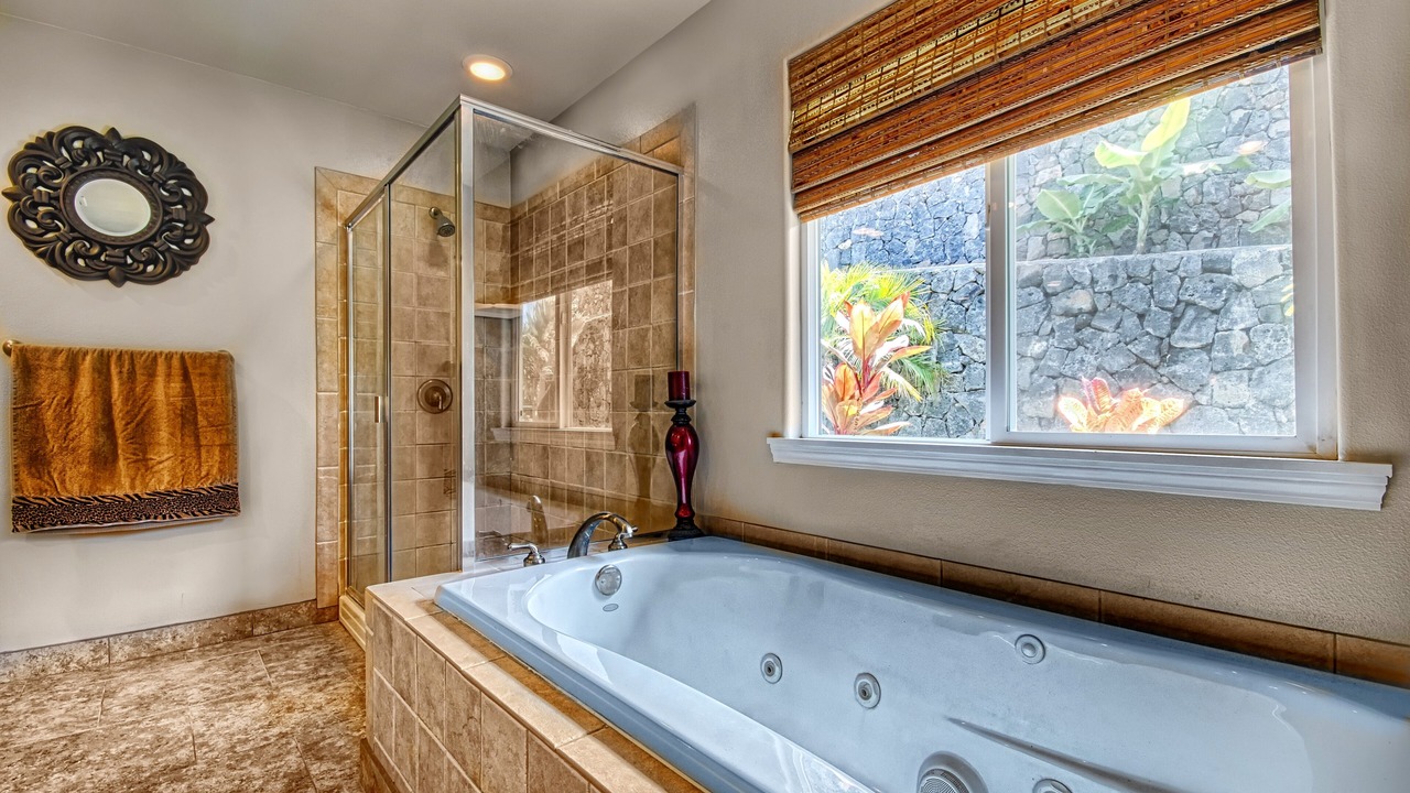 Photo of Bathroom in Kahaluu Bay